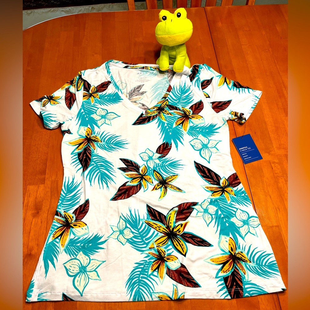 APT 9 NWT White Floral Multicolor Stretch Vee Neck Top Medium NWT